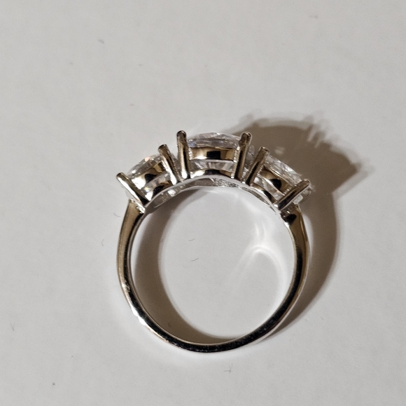 Genuine 4 Carat Moissanite 18k White Gold over Sterling Silver Ring Sz 6 ✨️ - Picture 5 of 11